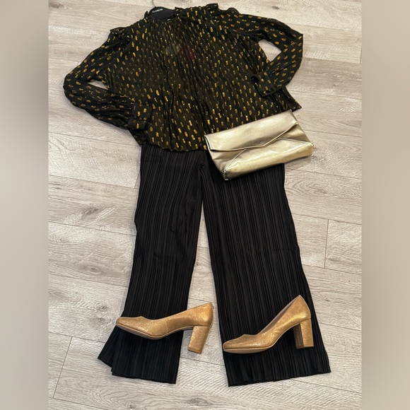 Metallic Gold Envelope Clutch - Picture 2 of 4